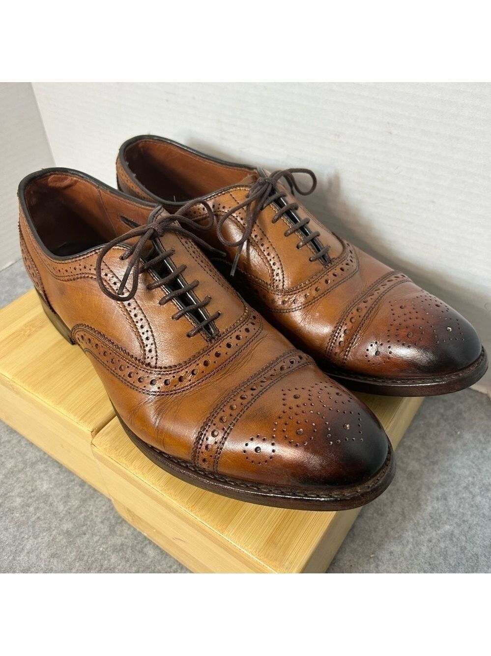 Allen Edmonds Strand Cap-toe Oxford Brogue Dress Shoe in Walnut Size 8.5C